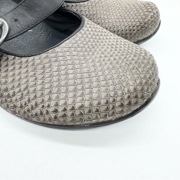 Dansko Orla Mary Jane Buckle Comfort Shoe Grey Snakeskin Size 40 Office Granny - Picture 4 of 13